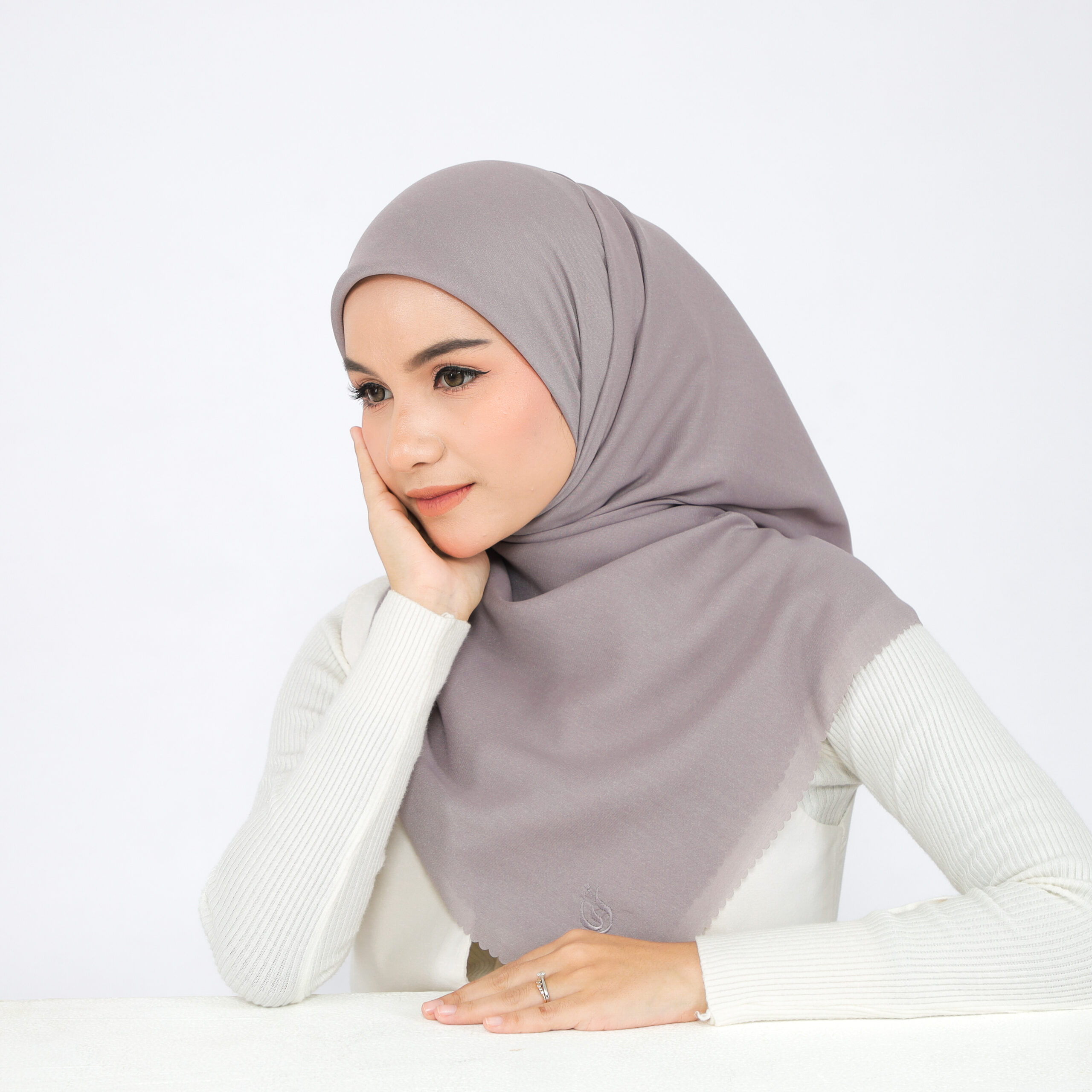 RASHAAD Haya Classic Hijab Segi Empat Paris Laser Cut — view 6